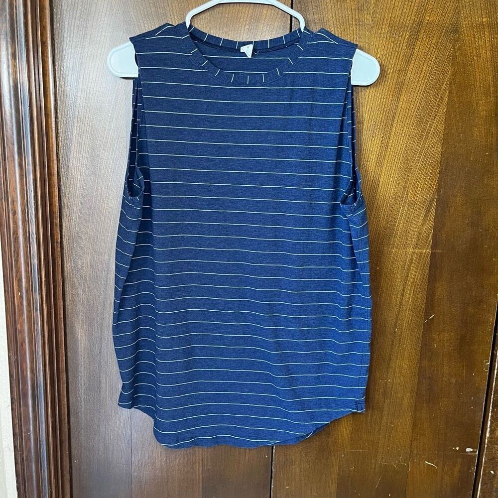 💚 Lululemon lightweight float navy/white striped tank  Sz 8
